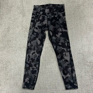 Athleta lightening camo 7/8 tight